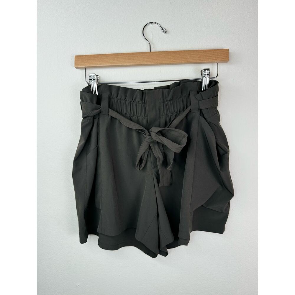 Athleta Skyline Paper Bag Gray Shorts Size 14 with Belt